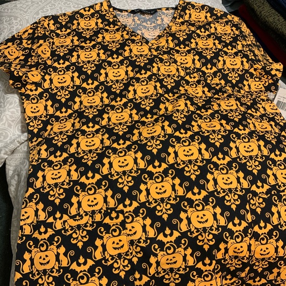 Scrub tops - Picture 3 of 4